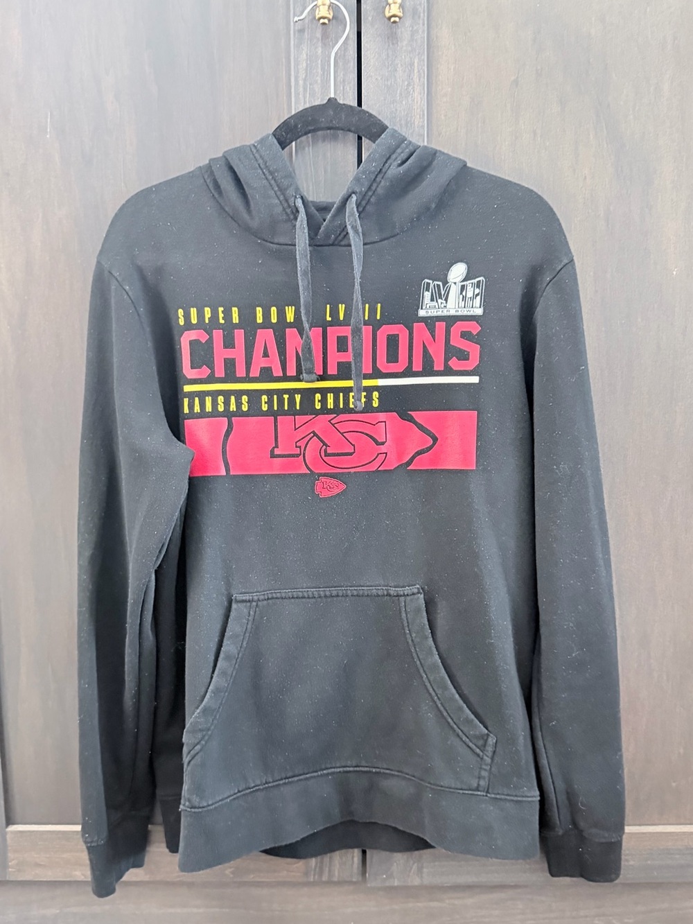 Fanatics Mens Med Black Kansas City Chiefs Champions Hoodie with Red Accent